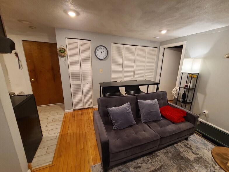 Building Photo - 1423 Commonwealth Ave