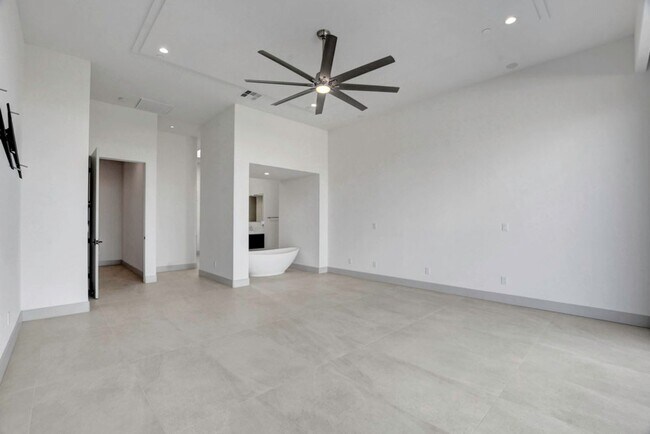 Building Photo - MacDonald Highlands Beauty With Awesome Views