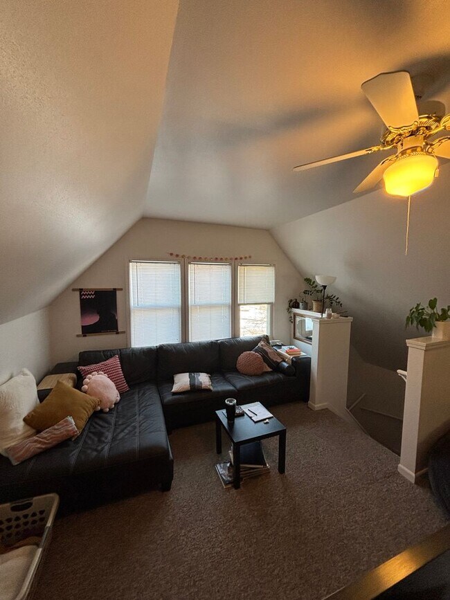 Building Photo - 122-124 E Lloyd