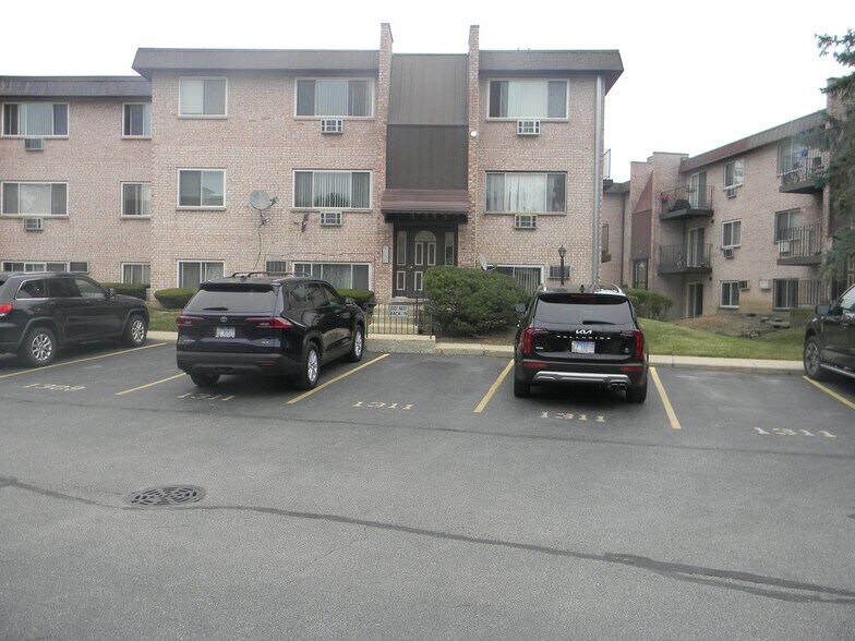 Building Photo - 1311 S Sir Galahad Ln