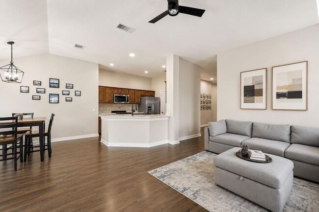 Building Photo - 714 Newport Dr