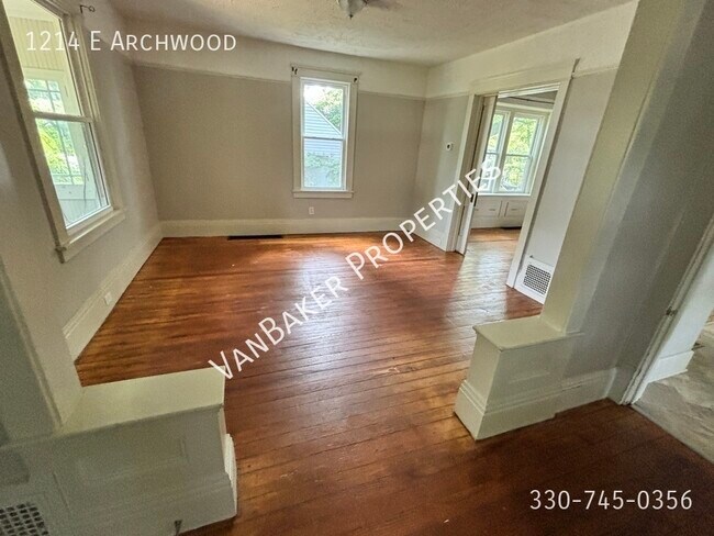 Building Photo - 1214 E Archwood-