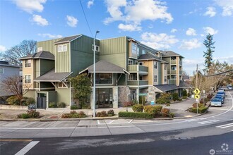 Building Photo - Quiet Magnolia condo within walking distan...