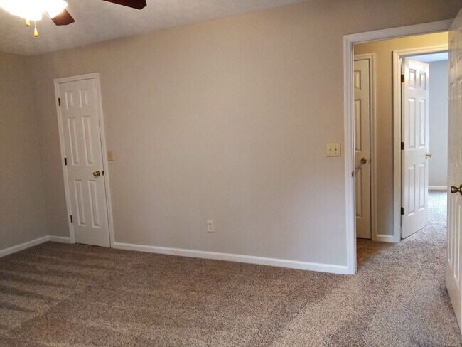 Building Photo - UPDATED & SPACIOUS 3 Bedroom 2 Bathroom home close to SHOPPING & FT BRAGG!!