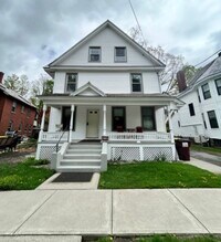 Building Photo - 212 Circular St