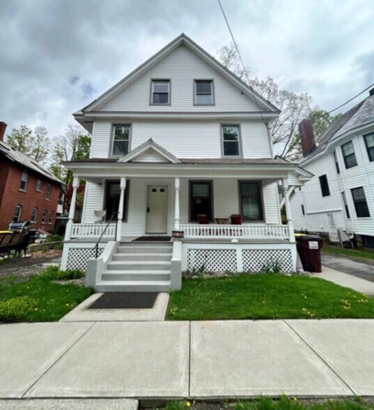 Primary Photo - 212 Circular St