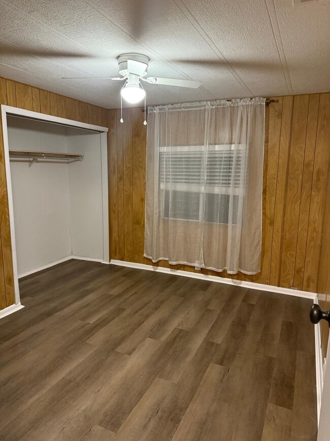 Building Photo - 11621 Venetian Ave