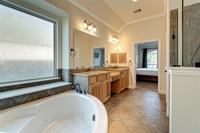 Building Photo - 9915 St Romain Dr