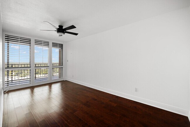 Building Photo - 3301 Bayshore Blvd