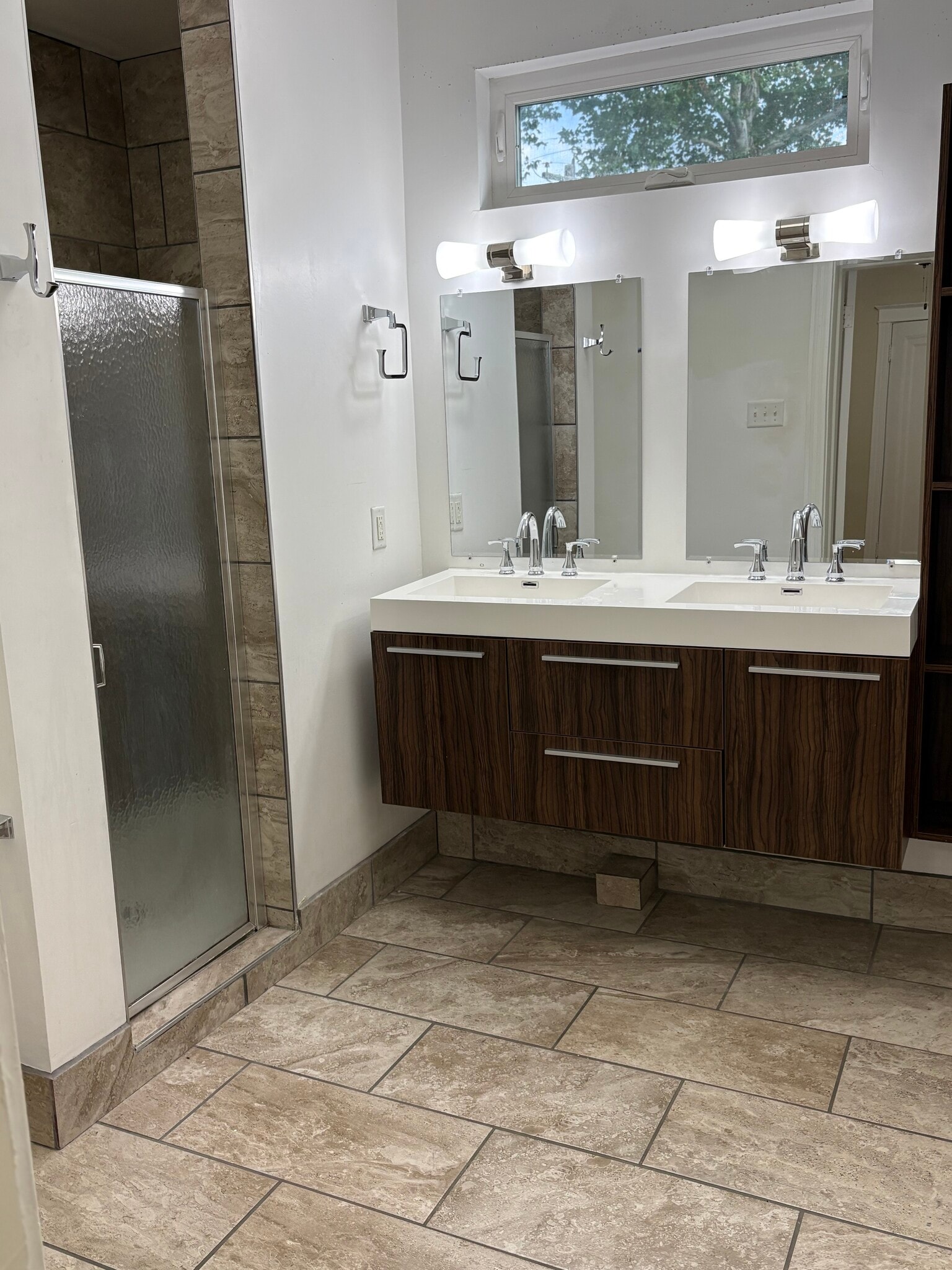 Master bath - 7222 Forsyth Blvd