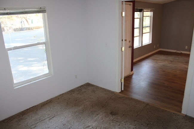 Building Photo - 5266 Sunset Dr