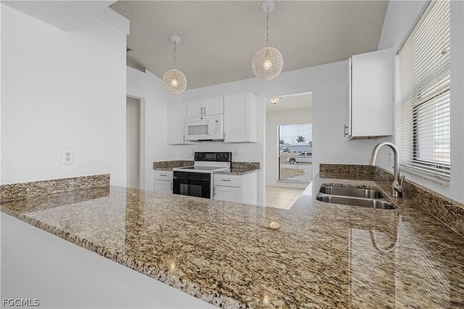 Building Photo - 1733 NE 7th Pl