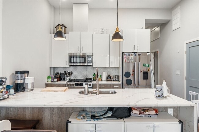 Building Photo - 178 Elm St