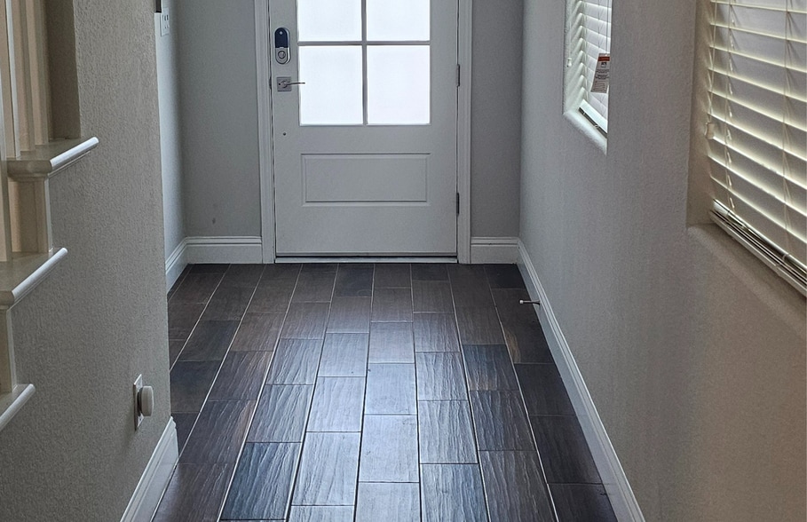 Building Photo - 6211 E Sasha Dr