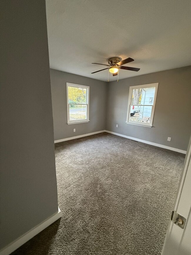 Building Photo - 3+ bedroom/2 bath house