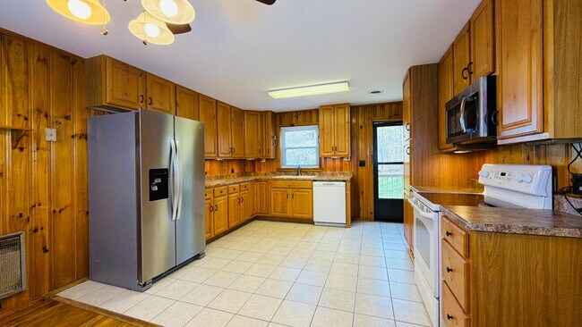 Building Photo - 494 Old Jonesboro Rd