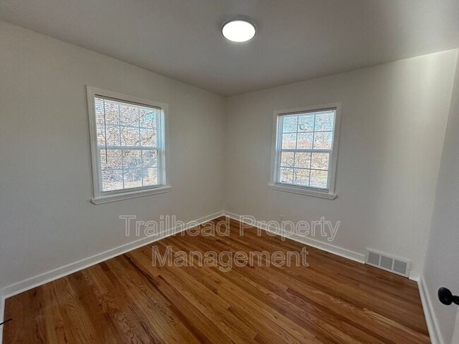 Building Photo - 210 E Gregory Blvd