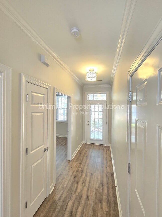 Building Photo - 339 Monlandil Dr