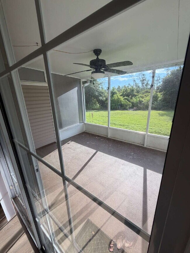 Building Photo - Welcome to The Hammocks! Newly Updated 3 bedroom 2.5 bath home.