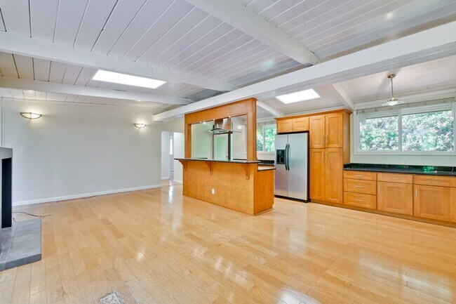 Building Photo - Mountain View Home l Spacious Open Layout Bright and Private Yard