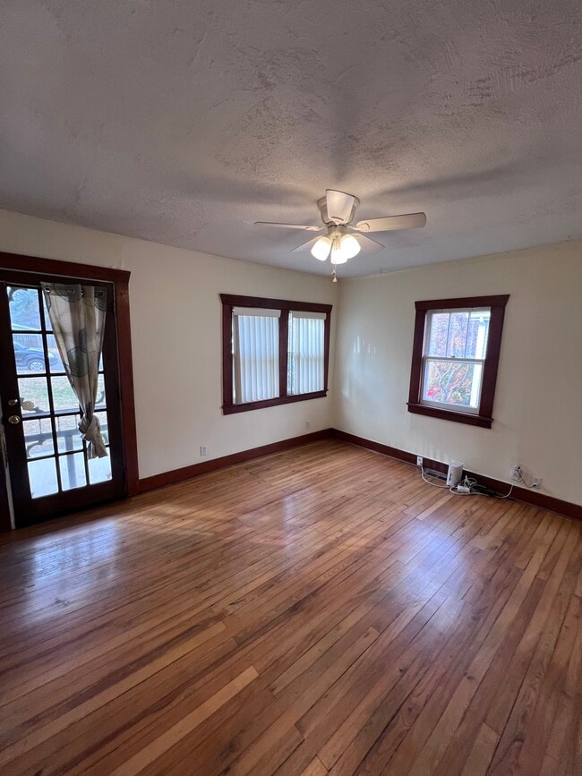 Building Photo - 5202 Dakota Ave