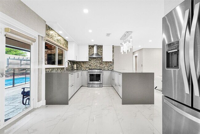 Building Photo - Southwest 133rd Court, Miami, FL 33175 - 3 BR 2.5 BA single-family home