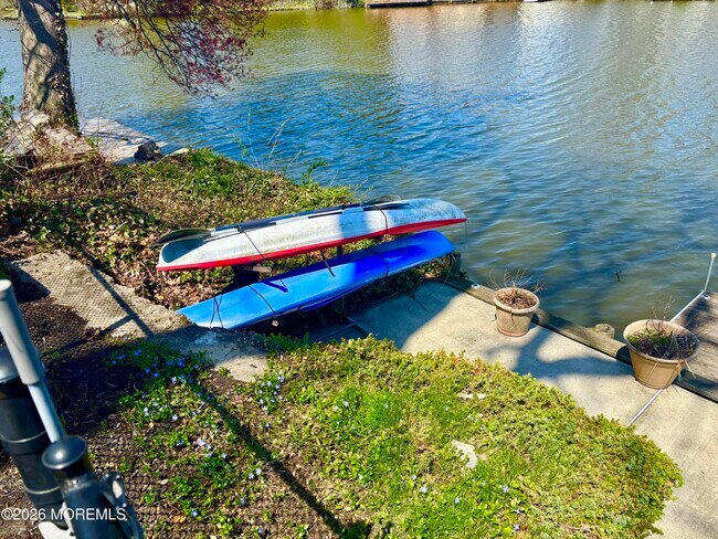 Building Photo - 1305 Locust Dr