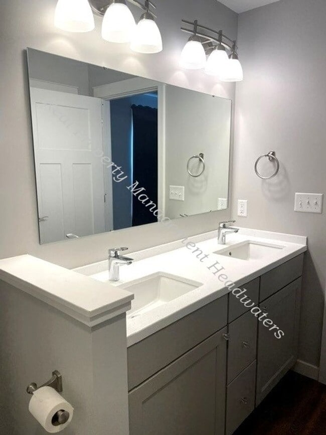 Building Photo - 3 Bedroom 2 Bath House For Rent