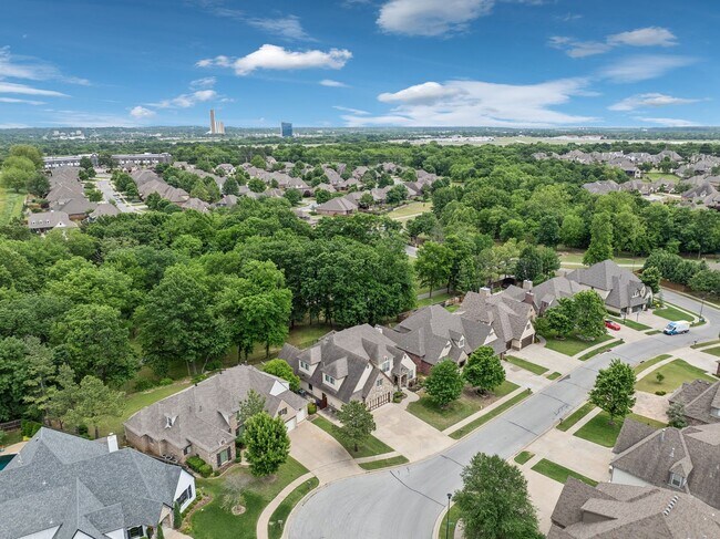 Building Photo - Stunning 5 bedroom 4.5 bath in Stonebrooke...