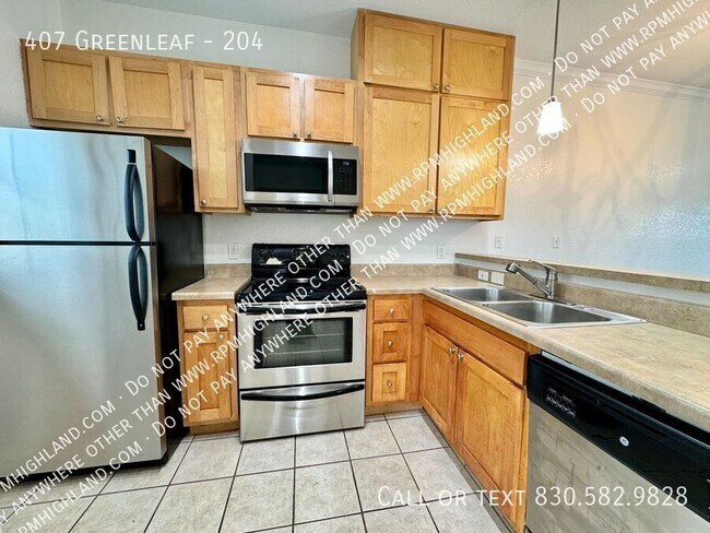 Building Photo - 407 Greenleaf-204
