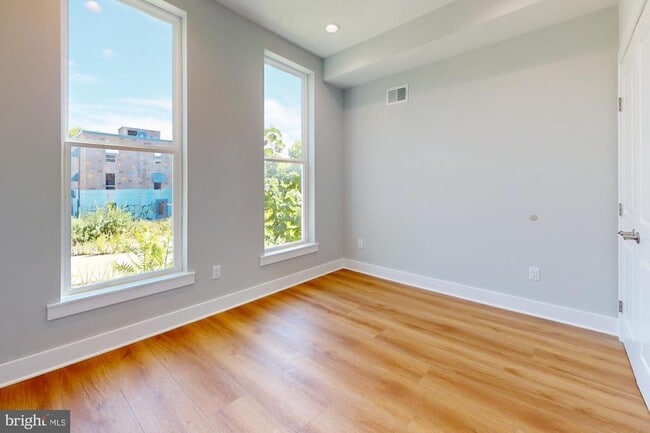 Building Photo - 511 N Paxon St