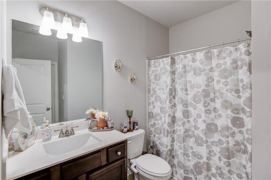 Building Photo - 404 Henson Farm Dr