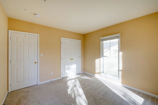 Building Photo - Luxury Townhome in the Heart of the Kentlands