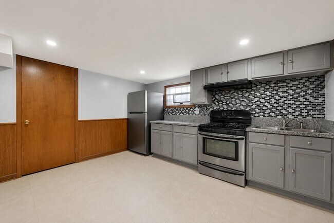 Building Photo - 6452 S Knox Ave