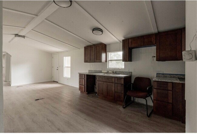 Building Photo - 2422 Avilion Ct