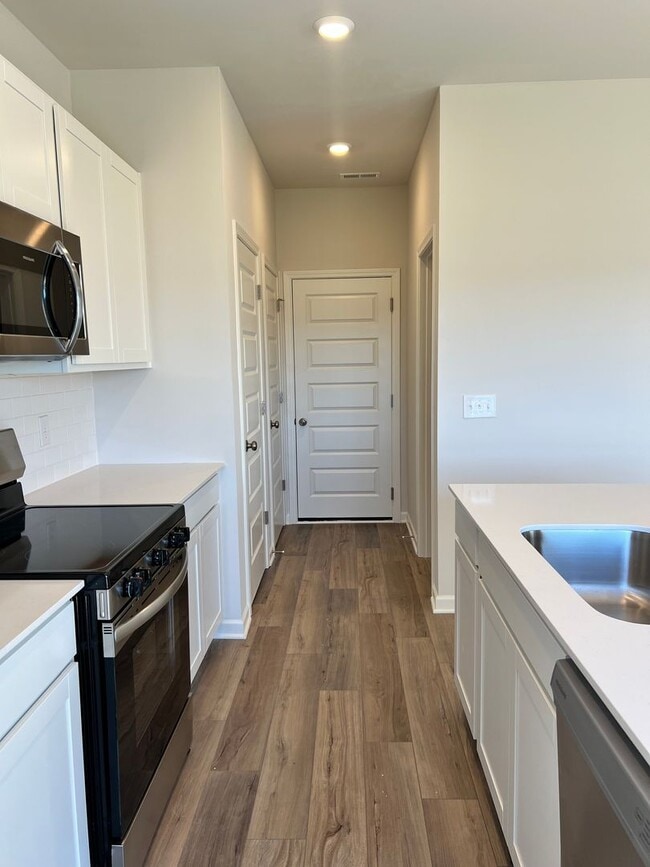 Building Photo - Brand New Three Bedroom Home In Sango