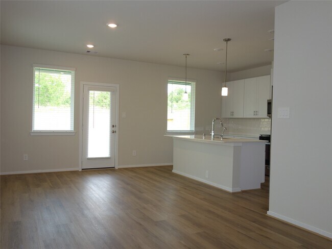 Building Photo - 701 Sand Dollar Dr