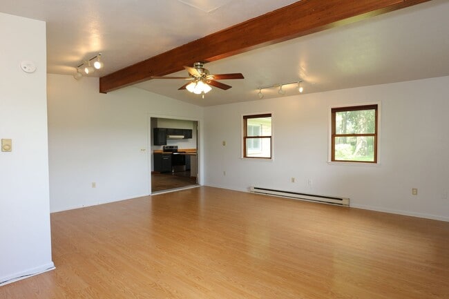 Building Photo - Country Rambler on Large Lot!