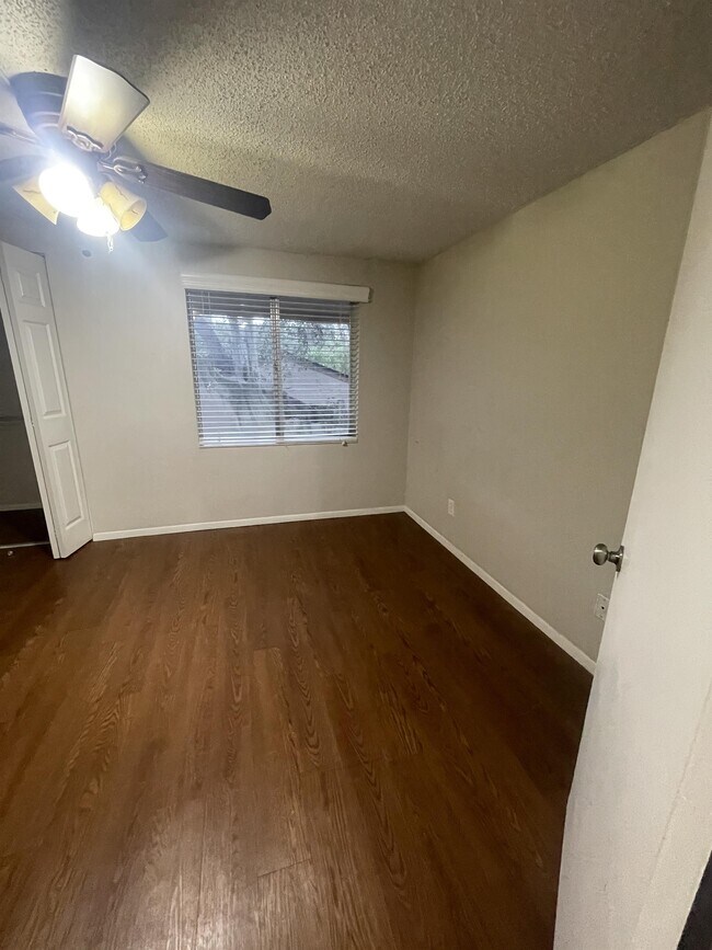 Building Photo - 5506 Pokeweed Ct