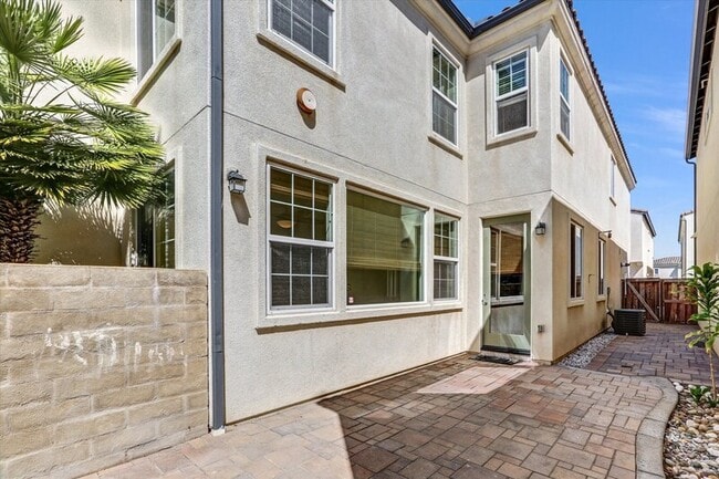 Building Photo - 2215 Antonio Dr