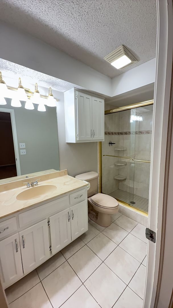 Building Photo - Welcome to this charming 3-bedroom, 2-bathroom duplex located in the vibrant community of Broken ...