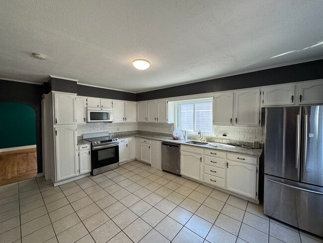 Building Photo - Spacious 4-Bedroom Home with Upgrades and ...