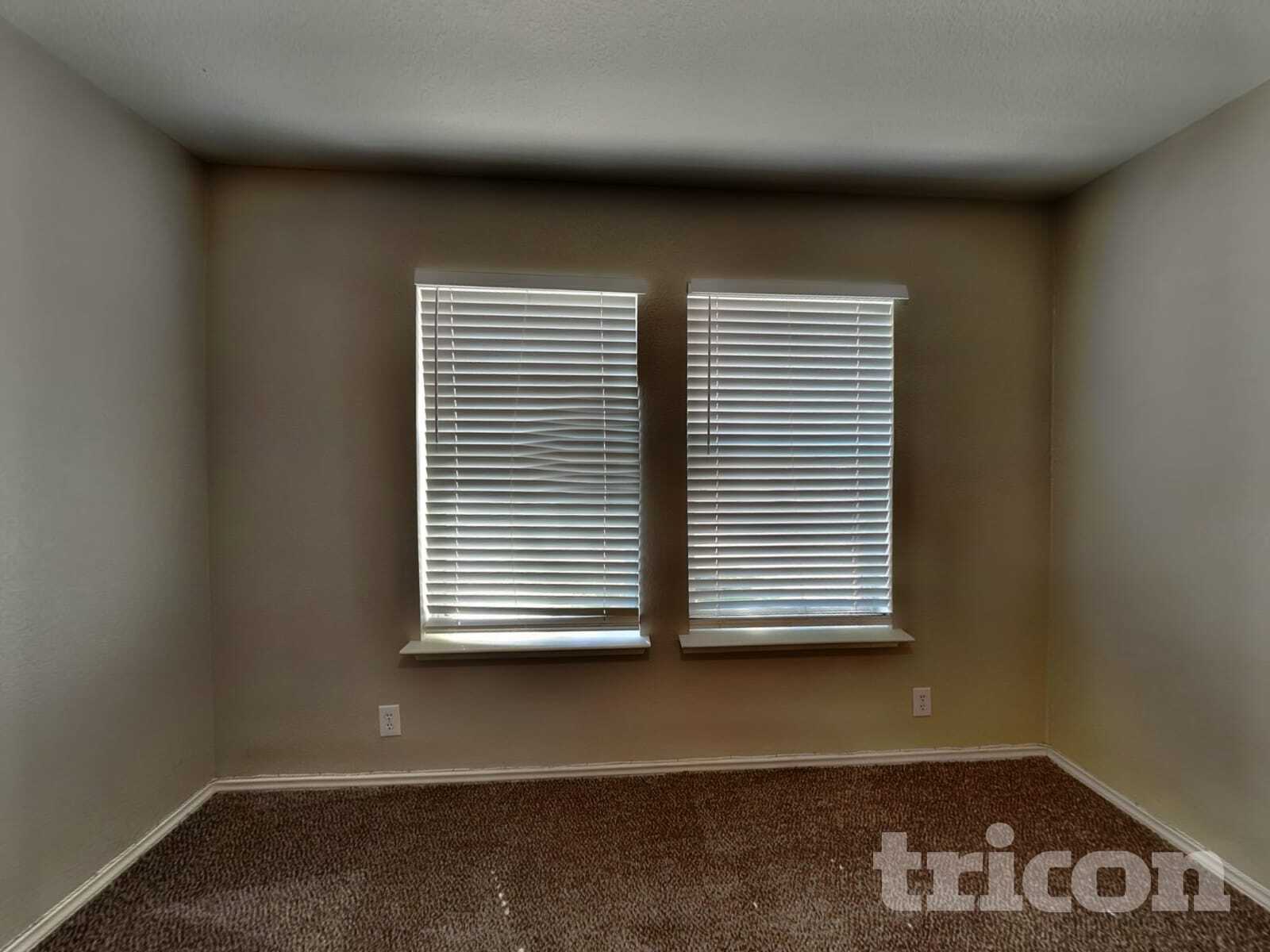 Building Photo - 2007 Mission Cove