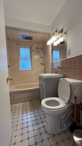 Building Photo - 26 Chetwynd Rd