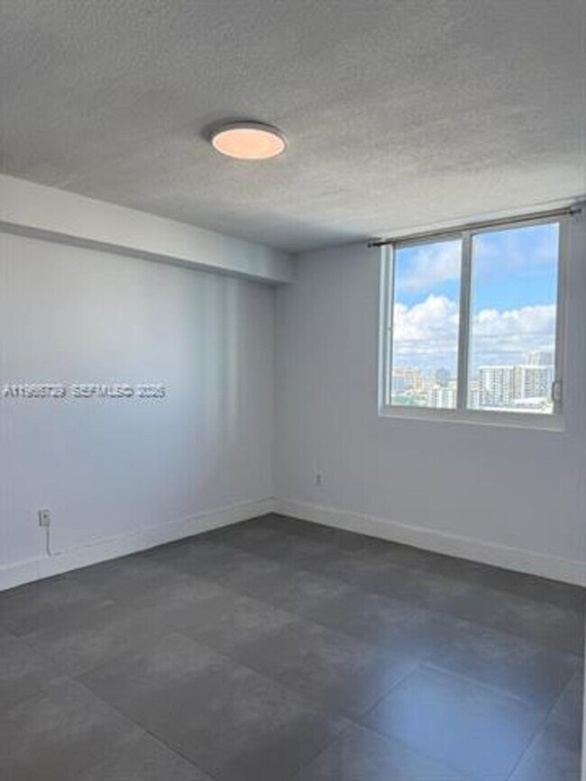 Building Photo - 275 NE 18th St