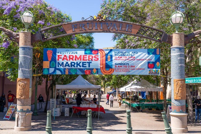 Building Photo - Laurel Haus