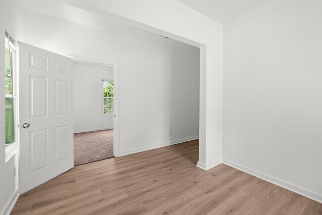 Building Photo - Charming 4 Bedroom, 2 Bathroom house