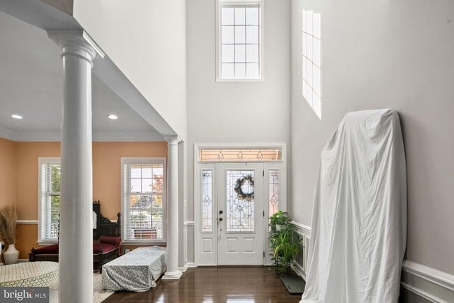 Building Photo - 42888 Southview Manor Dr