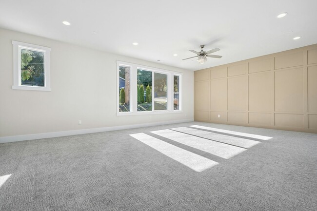 Building Photo - 5Bd/4.5Ba Bellevue House