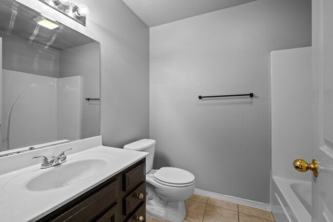 Building Photo - Charming 3-Bedroom Home in Prime Bentonville Location!